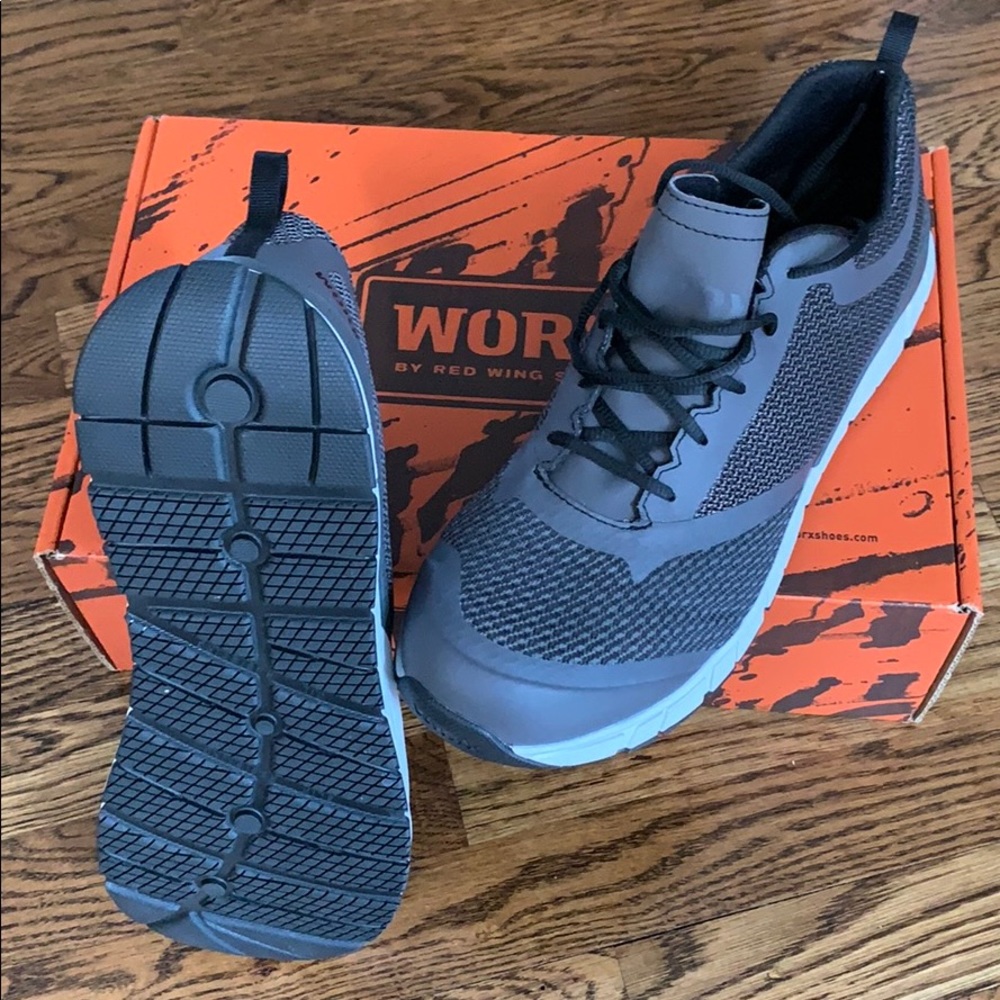Men’s work sneaker.